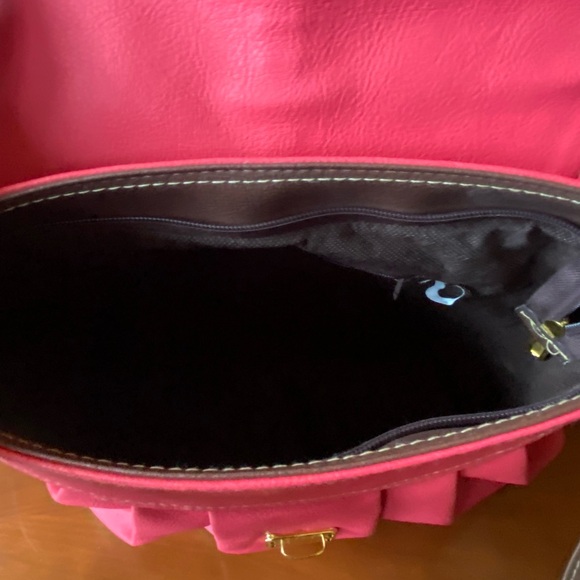 π¨π¦π¨π¦π¨π¦New without tag 
Carlo G. Salmon Coloured
Crossbody Purse π¨π¦π¨π¦π¨π¦ - Picture 4 of 5